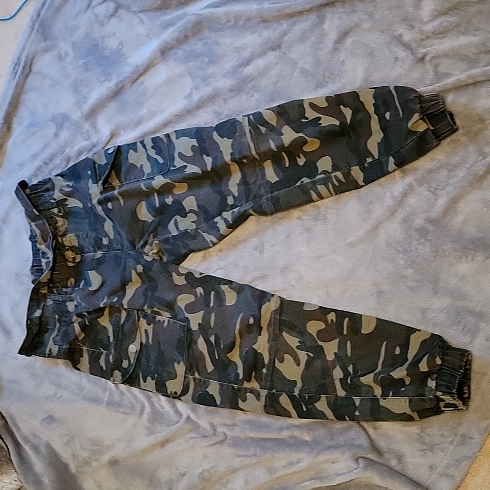 V.I.P: Camouflaged Cargo-like Type Pants